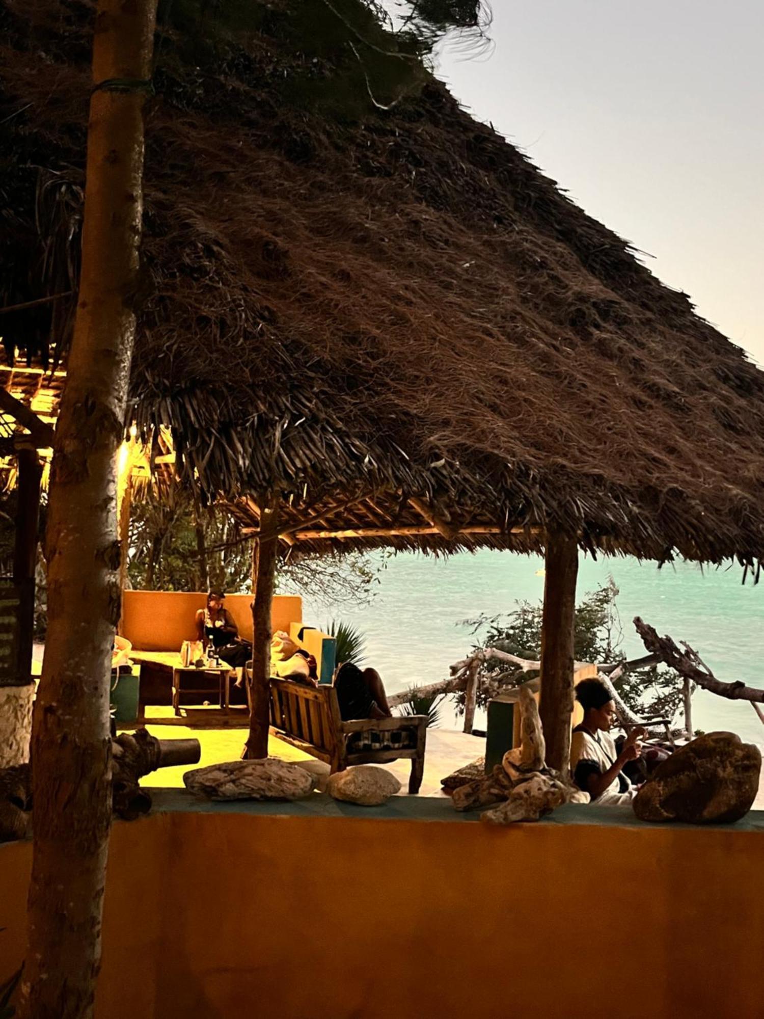 Sazani Beach Lodge And Tidal Lounge นูงวี ภายนอก รูปภาพ